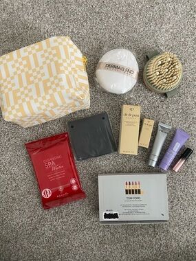 BUNDLE!🎉 makeup bag, mirror, lip set,cleanser, serum, mascara + MORE!